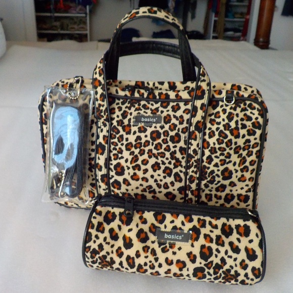 Allegro Pacific Handbags - New Set of 2 Travel/Cosmetic Bags